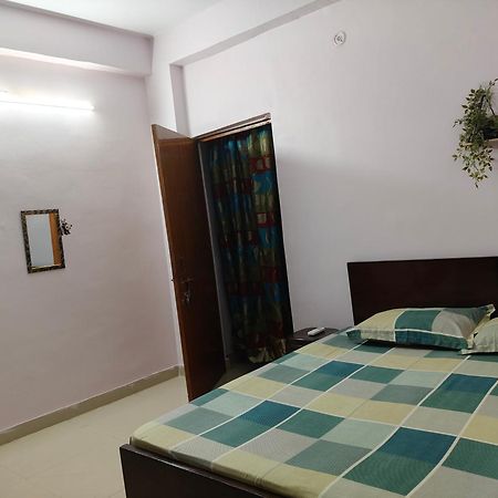 Sharda Homestay Ayodhya ภายนอก รูปภาพ