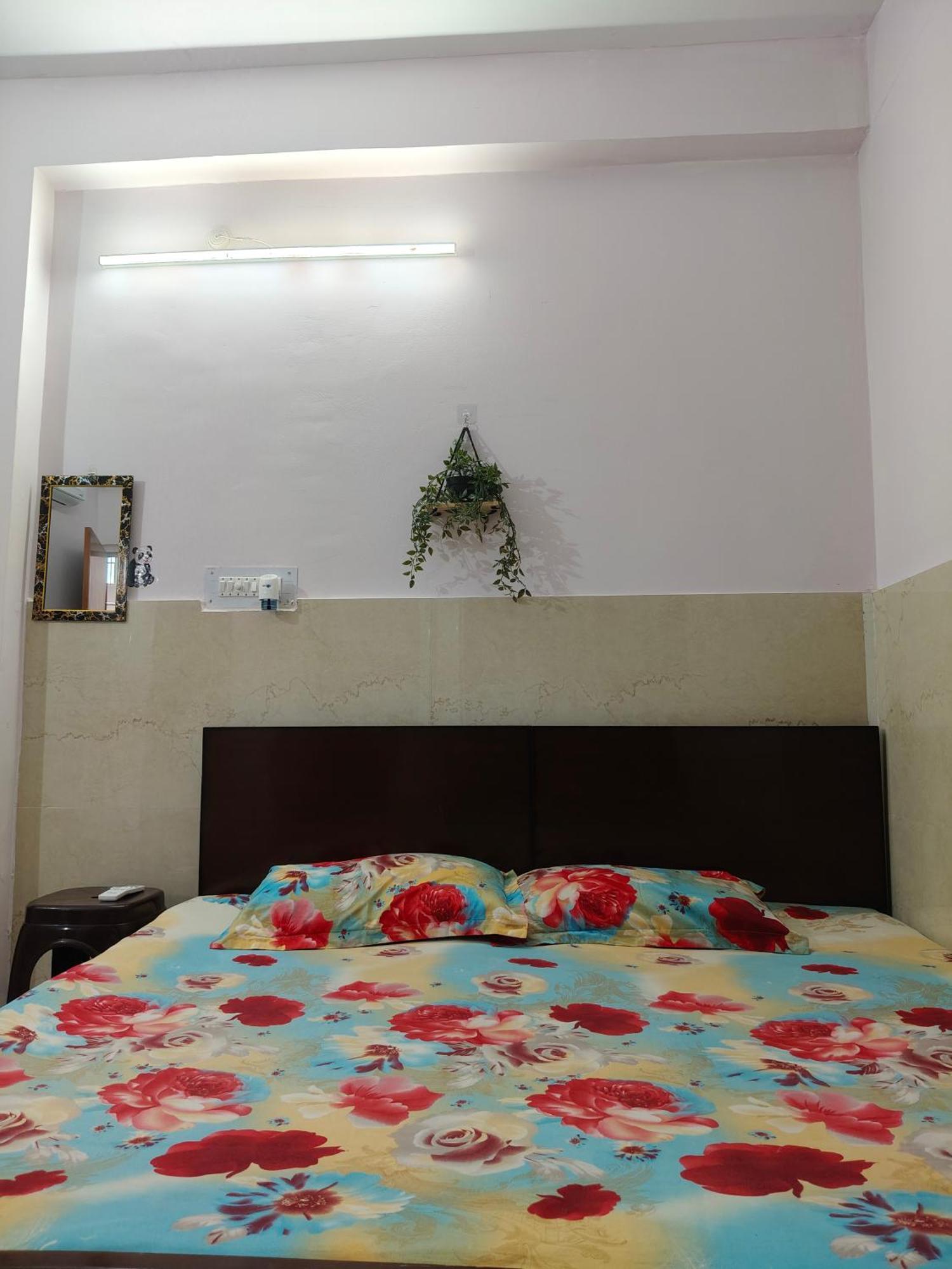 Sharda Homestay Ayodhya ภายนอก รูปภาพ
